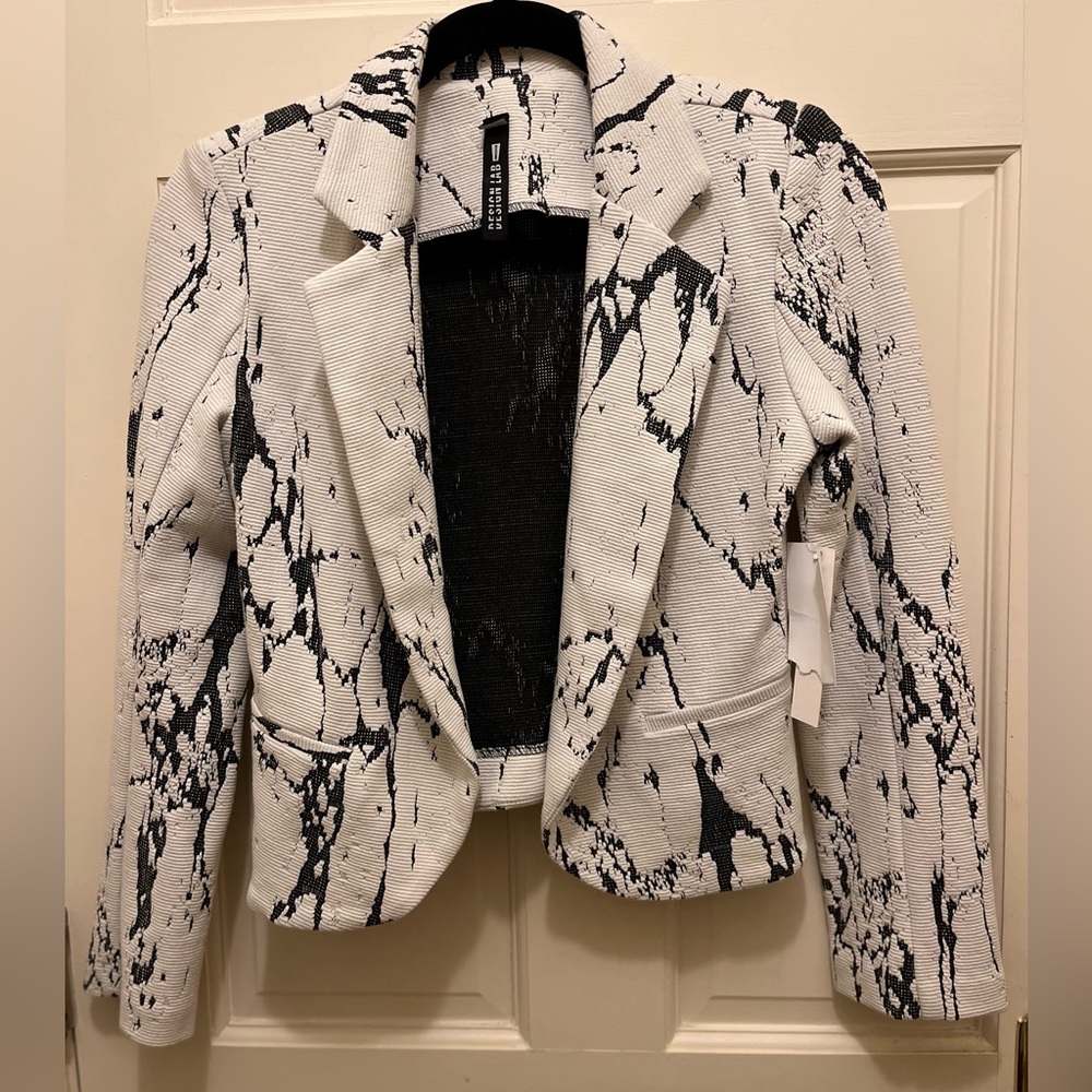 NWT Design Lab white snake-print blazer